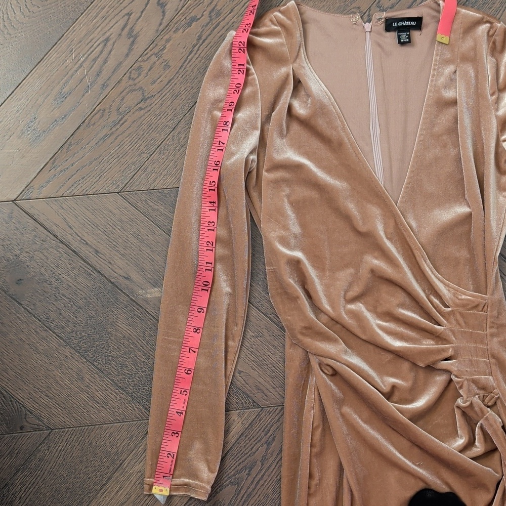 Le Chateau Long Sleeve Fitted Velvet Wrap Dress Pink Size XS. - Picture 6 of 8